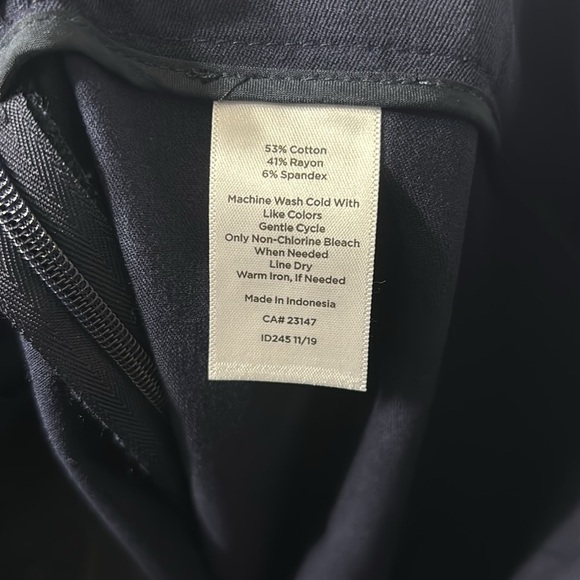 NEW Talbots Chatham Crop Navy Blue Pants Short Work  Trousers Office Size 2 - Picture 6 of 7